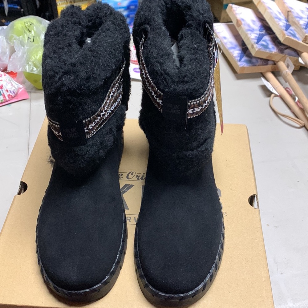 Muk Luks Montauk Cuffed Bootie. Black. Woman’s size 7US/medium